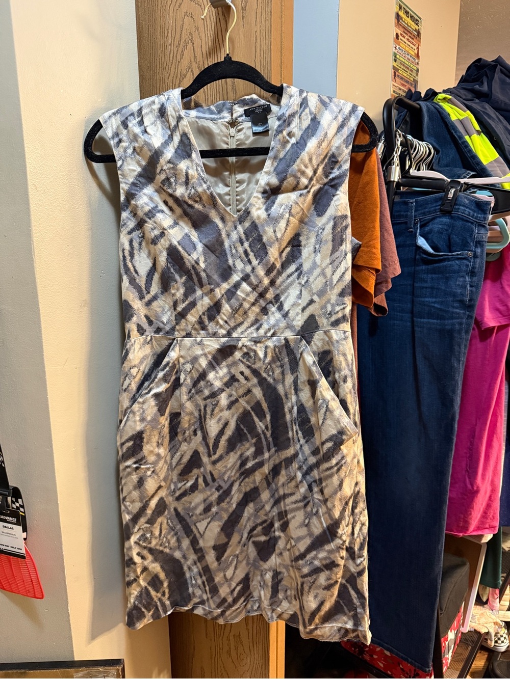 Ann Taylor Sleeveless Abstract Print Mini Dress in Gray and Cream